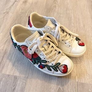 Gucci White Floral Embroidered Women's Sneakers sz 34